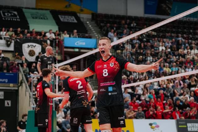 Jubel Tomi Saarinen (Barock Volleys MTV Ludwigsburg, 08), Barock Volleys MTV Ludwigsburg vs. SVG Lueneburg, Volleyball, 1. Bundesliga, 1. Spieltag, Saison 2025 2026, 21.20.2025, Barock Volleys MTV Ludwigsburg vs. SVG Lueneburg, Volleyball, 1. Bundesliga, 1. Spieltag, Saison 2025 2026, 21.20.2025 Ludwigsburg Copyright: xEibner-Pressefoto LarsxNeumannx EP_LNN