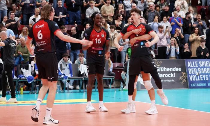 BAU 21.10.2025 Ludwigsburg Volleyball Barock Volleys MTV Ludwigsburg vs. SVG Lüneburg, Ludwigsburger Jubel, v.l. Ben-Simon Bonin, Nyherowo Omene , Tim Köpfli, Jeffrey Klok (LB)
