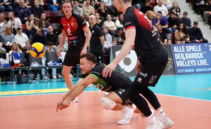 BAU 21.10.2025 Ludwigsburg Volleyball Barock Volleys MTV Ludwigsburg vs. SVG Lüneburg, v.l. Ben-Simon Bonin, Jeffrey Klok (LB)