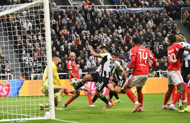 Bruno Guimaraes of Newcastle United sees his shot saved by Anatoliy Trubin goalkeeper for Benfica Newcastle United v Benfica, UEFA Champions League, Group Stage, Football, St James Park, Newcastle, UK - 21 Oct 2025Newcastle St James Park United Kingdom EDITORIAL USE ONLY No use with unauthorised audio, video, data, fixture lists, club league logos or live services. Online in-match use limited to 120 images, no video emulation. No use in betting, games or single club league player publications. Copyright: xRichardxLee Shutterstockx 15552303w