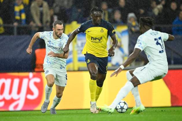 Royale Union Saint-Gilloise v Inter Milan - UEFA Champions League BRUSSELS, BELGIUM - OCTOBER 21 : David Promise Oluwatobi forward of Union Saint-Gilloise, de Vrij Stefan defender of FC Internazionale Milano in action during the UEFA Champions League 2025 26 League Phase MD3 match between Royale Union Saint-Gilloise and Inter Milan on October 21, 2025 in Brussels, Belgium, 21 10 2025 Brussels Belgium  Copyright: xNicoxVereeckenx