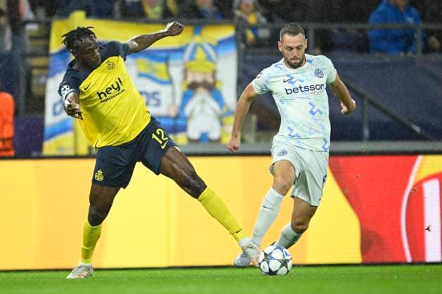 Royale Union Saint-Gilloise v Inter Milan - UEFA Champions League BRUSSELS, BELGIUM - OCTOBER 21 : David Promise Oluwatobi forward of Union Saint-Gilloise, de Vrij Stefan defender of FC Internazionale Milano in action during the UEFA Champions League 2025 26 League Phase MD3 match between Royale Union Saint-Gilloise and Inter Milan on October 21, 2025 in Brussels, Belgium, 21 10 2025 Brussels Belgium  Copyright: xNicoxVereeckenx