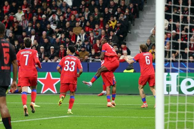 21.10.2025, xrekx, Fussball UEFA Champions League, Bayer 04 Leverkusen - Paris St. Germain PSG v.l. orjubel nach dem Tor zum celebrating the goal celebrate 0:1 durch Willian Pacho (FC Paris Saint-Germain) (DFL DFB REGULATIONS PROHIBIT ANY USE OF PHOTOGRAPHS as IMAGE SEQUENCES and or QUASI-VIDEO) Leverkusen