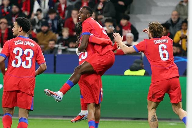 21.10.2025, xrekx, Fussball UEFA Champions League, Bayer 04 Leverkusen - Paris St. Germain PSG v.l. Torjubel nach dem Tor zum celebrating the goal celebrate 0:1 durch Willian Pacho (FC Paris Saint-Germain) (DFL DFB REGULATIONS PROHIBIT ANY USE OF PHOTOGRAPHS as IMAGE SEQUENCES and or QUASI-VIDEO) Leverkusen