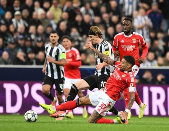 Nicolas Otamendi of Benfica challenges Anthony Gordon of Newcastle United Newcastle United v Benfica, UEFA Champions League, Group Stage, Football, St James Park, Newcastle, UK - 21 Oct 2025Newcastle St James Park United Kingdom EDITORIAL USE ONLY No use with unauthorised audio, video, data, fixture lists, club league logos or live services. Online in-match use limited to 120 images, no video emulation. No use in betting, games or single club league player publications. Copyright: xRichardxLee Shutterstockx 15552303aa