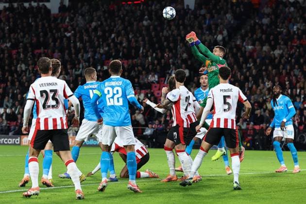 EINDHOVEN , 21-10-2025 , Philips Stadium , season 2025 2026 , UEFA Champions League football , League phase Matchday 3 , match between PSV and Napoli , picture shows PSV goalkeeper Matej Kovaf PSV - Napoli  x31629544x Copyright: