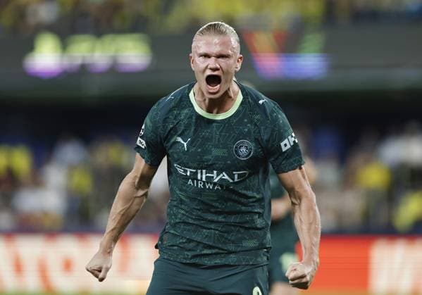 Erling Haaland of Manchester City celebrates scoring a goal to make it 0-1 Villarreal v Manchester City, UEFA Champions League, Group Stage, Football, Estadi de la Cermica, Villarreal, Spain - 21 Oct 2025Villarreal Estadi de la Ceràmica United Kingdom EDITORIAL USE ONLY No use with unauthorised audio, video, data, fixture lists, club league logos or live services. Online in-match use limited to 120 images, no video emulation. No use in betting, games or single club league player publications. Copyright: xRubenxAlbarran Shutterstockx 15552307aj
