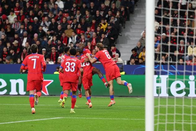 21.10.2025, xrekx, Fussball UEFA Champions League, Bayer 04 Leverkusen - Paris St. Germain PSG v.l. Torjubel nach dem Tor zum celebrating the goal celebrate 0:1 durch Willian Pacho (FC Paris Saint-Germain) (DFL DFB REGULATIONS PROHIBIT ANY USE OF PHOTOGRAPHS as IMAGE SEQUENCES and or QUASI-VIDEO) Leverkusen