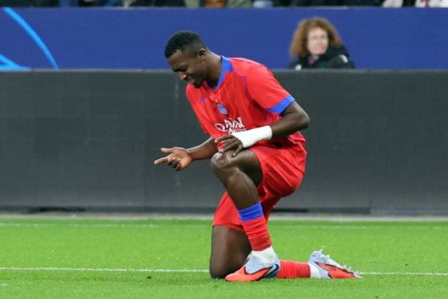 21.10.2025, xrekx, Fussball UEFA Champions League, Bayer 04 Leverkusen - Paris St. Germain PSG v.l. Torjubel nach dem Tor zum celebrating the goal celebrate 0:1 durch Willian Pacho (FC Paris Saint-Germain) (DFL DFB REGULATIONS PROHIBIT ANY USE OF PHOTOGRAPHS as IMAGE SEQUENCES and or QUASI-VIDEO) Leverkusen