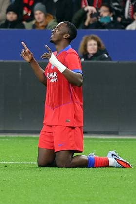 21.10.2025, xrekx, Fussball UEFA Champions League, Bayer 04 Leverkusen - Paris St. Germain PSG v.l. Torjubel nach dem Tor zum celebrating the goal celebrate 0:1 durch Willian Pacho (FC Paris Saint-Germain) (DFL DFB REGULATIONS PROHIBIT ANY USE OF PHOTOGRAPHS as IMAGE SEQUENCES and or QUASI-VIDEO) Leverkusen