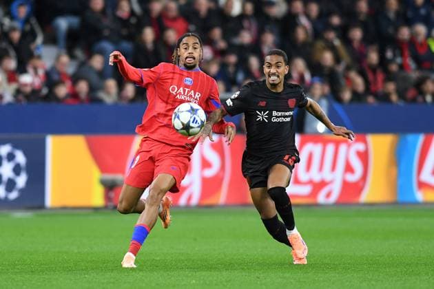 Bradley Barcola (Paris Saint-Germain) und Arthur (Bayer 04 Leverkusen) im Zweikampf waehrend des Spiels der UEFA Champions League 2025 26, 3. Spieltag Ligaphase zwischen Bayer 04 Leverkusen und Paris Saint-Germain, BayArena am 21. October 2025 in Leverkusen, Deutschland. (Foto von Ralf Treese DeFodi Images) +++ Bradley Barcola (Paris Saint-Germain) und Arthur (Bayer 04 Leverkusen) im Zweikampf during the UEFA Champions League 2025 26 League Phase MD3 match between Bayer 04 Leverkusen and Paris Saint-Germain at BayArena on October 21, 2025 in Leverkusen, Germany. (Photo by Ralf Treese DeFodi Images) Bradley Barcola Paris Saint Germain and Arthur Bayer 04 Leverkusen in a duel during the UEFA Champions League 2025 26 League Phase MD3 match between Bayer 04 Leverkusen and Paris Saint Germain, BayArena on October 21, 2025 in Leverkusen, Germany, Germany Photo by Ralf Treese DeFodi Images Bradley Barcola Paris Saint Germain and Arthur Bayer 04 Leverkusen in duel during the UEFA Champions League 2025 26 League Phase MD3 match between Bayer 04 Leverkusen and Paris Saint Germain at BayArena on October 21, 2025 in Leverkusen, Germany Photo by Ralf Treese DeFodi Images
