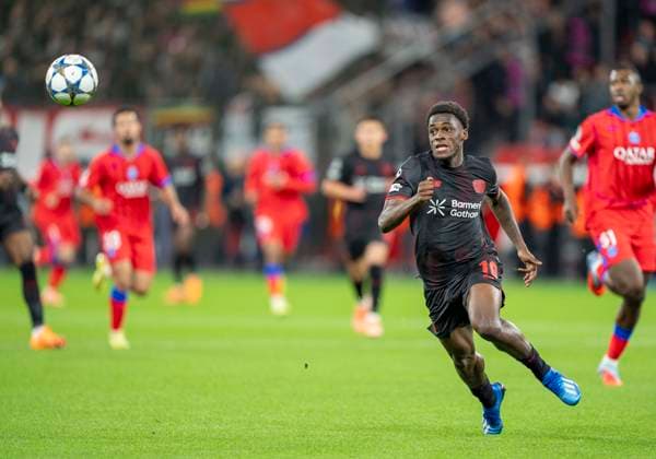 Ernest Poku (Bayer 04 Leverkusen, 19) 21.10.2025, Fussball: Bayer 04 Leverkusen - FC Paris Saint-Germain, UEFA Champions League, Saison 2025 2026, Matchday 3 DFL regulations prohibit any use of photographs as image sequences and or quasi-video. Copyright: HMBxMedia xMarcoxBader