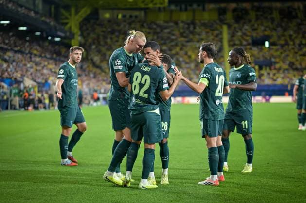 Erling Haaland (Manchester City) celebrates after scoring his team s goal with team mates during a UEFA Champions League match between Villarreal FC and Manchester City at Estadio de La Ceramica in Villarreal, , Spain, on October 21 2025. Photo by Felipe Mondino Copyright: x@FELIPExMONDINOx