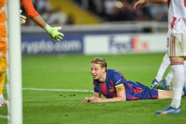 FC Barcelona, Barca v OLIMPIACOS FC OLIMPIC STADIUM LLUIS COMPANYS. MONTJUIC,BARCELONA. October 21,2025 FC BARCELONA vs OLIMPIACOS FC October 21,2025 Frenkie de Jong (21) of FC Barcelona during the soccer match corresponding to the third match of the group stage of the UEFA Champions League between FC Barcelona and Olimpiacos FC at Olimpic Stadium Lluis Companys of MontjuÃ¯c in Barcelona, Spain. Barcelona ESP Copyright: xS.xRosx
