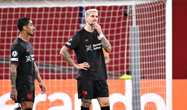 Fussball, Champions League, Deutschland, Herren, Saison 2025 2026, 3. Spieltag, BayArena Leverkusen: Bayer Leverkusen - FC Paris Saint-Germain; Robert Andrich (LEV) ahnt die rote Karte nach VAR. Enttäuschung, Frust, Aktion.