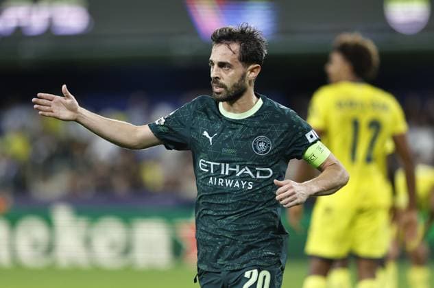 Bernardo Silva of Manchester City celebrates scoring a goal to make it 0-2 Villarreal v Manchester City, UEFA Champions League, Group Stage, Football, Estadi de la Cermica, Villarreal, Spain - 21 Oct 2025Villarreal Estadi de la Ceràmica United Kingdom EDITORIAL USE ONLY No use with unauthorised audio, video, data, fixture lists, club league logos or live services. Online in-match use limited to 120 images, no video emulation. No use in betting, games or single club league player publications. Copyright: xRubenxAlbarran Shutterstockx 15552307bg