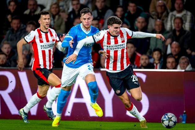 SSC Napoli defender Sam Beukema, PSV Eindhoven midfielder Guus Til during the match PSV Eindhoven vs SSC Napoli at the Philips stadium for the Champions League - League phase - Matchday 3 season 2025-2026 in EINDHOVEN, Netherlands on 21 oktober 2025, (photo by Marcel van Dorst EYE4images DeFodi Images) SSC Napoli defender Sam Beukema, PSV Eindhoven midfielder Guus Til during the match PSV Eindhoven vs SSC Napoli at the Philips stadium for the Champions League League phase Matchday 3 season 2025 2026 in EINDHOVEN, Netherlands on 21 oktober 2025, photo by Marcel van Dorst EYE4images DeFodi Images
