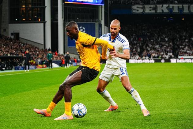 Serhou Guiassy (Borussia Dortmund, 09), Pantelis Hatzidiakos (FC Kopenhagen, 06) DEN, FC Kopenhagen vs. Borussia Dortmund, Fussball, UEFA Champions League, Spieltag 3, Spielzeit 2025 2026, 21.10.2025 DEN, FC Kopenhagen vs. Borussia Dortmund, Fussball, UEFA Champions League, Spieltag 3, Spielzeit 2025 2026, 21.10.2025 Kopenhagen Copyright: xEibner-Pressefoto MarcelxvonxFehrnx EP_MFN