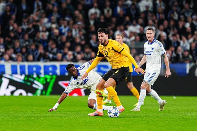 Youssoufa Moukoko (FC Kopenhagen, 09), Ramy Bensebaini (Borussia Dortmund, 05) DEN, FC Kopenhagen vs. Borussia Dortmund, Fussball, UEFA Champions League, Spieltag 3, Spielzeit 2025 2026, 21.10.2025 DEN, FC Kopenhagen vs. Borussia Dortmund, Fussball, UEFA Champions League, Spieltag 3, Spielzeit 2025 2026, 21.10.2025 Kopenhagen Copyright: xEibner-Pressefoto MarcelxvonxFehrnx EP_MFN