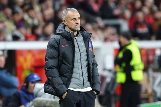 Champions League - Bayer 04 Leverkusen - Paris Saint-Germain am 21.10.2025 in der BayArena in Leverkusen Trainer Luis Enrique (Paris) nachdenklich