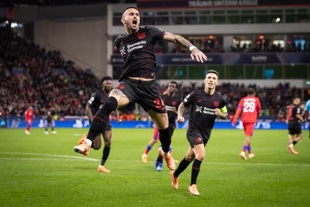 UEFA Champions League, Bayer 04 Leverkusen vs. Paris Saint-Germain, 21.10.2025 LEVERKUSEN, GERMANY - OCTOBER 21: Penalty goal by Aleix Garcia (Bayer 04 Leverkusen, 24) during the UEFA Champions League match on gameday 3 between Bayer 04 Leverkusen vs. Paris Saint-Germain at BayArena on October 21, 2025 in Leverkusen, Germany. DFL REGULATIONS PROHIBIT ANY USE OF PHOTOGRAPHS AS IMAGE SEQUENCES AND OR QUASI-VIDEO. Copyright: xBEAUTIFULxSPORTS AxelxKohringx
