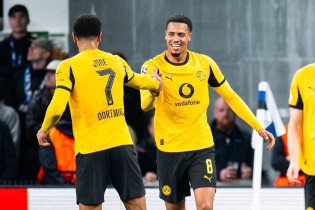 21.10.2025 - Fußball, 2025 2026, Champions League, 3. Spieltag, FC Kopenhagen - Borussia Dortmund: (R) Felix Nmecha (Dortmund) jubelt nach seinem Tor zum 0:1 mit (L) Jobe Bellingham (Dortmund)