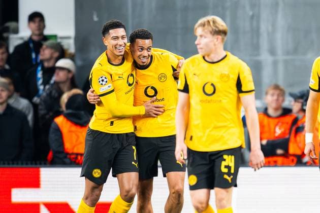 21.10.2025 - Fußball, 2025 2026, Champions League, 3. Spieltag, FC Kopenhagen - Borussia Dortmund: (M) Felix Nmecha (Dortmund) jubelt nach seinem Tor zum 0:1 mit (L) Jobe Bellingham (Dortmund) *** 21 10 2025 Football, 2025 2026, Champions League, Matchday 3, FC Copenhagen Borussia Dortmund M Felix Nmecha Dortmund celebrates after his goal to 0 1 with L Jobe Bellingham Dortmund