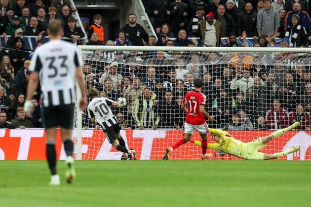 Newcastle United UEFA Champions League Anthony Gordon Of Newcastle United scores a GOAL 1-0 during the Newcastle United v S.L Benfica UEFA Champions League Round 1 League stage match at St. James Park, Newcastle Upon Tyne, England on 21 October 2025 Credit: Lee Keuneke Every Second Media Editorial use only. All images are copyright Every Second Media Limited. No images may be reproduced without prior permission. Copyright: xIMAGO EveryxSecondxMediax ESM-1628-0037 LeexKeunekex xEveryxSecondxMediax