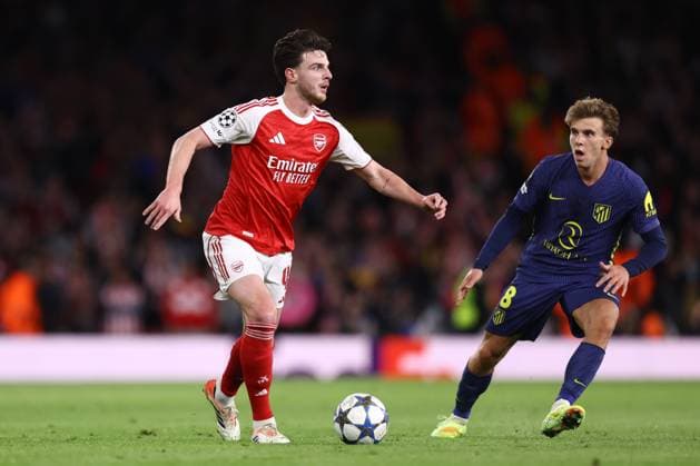 Arsenal v Atletico Madrid 21 October 2025, London - UEFA Champions League - League Stage - Arsenal v Atletico Madrid - Declan Rice of Arsenal and Pablo Barrios of Atletico Madrid - Photo: Jacques Feeney Offside. London UK Copyright: xJacquesxFeeneyx xOffsidexOffside
