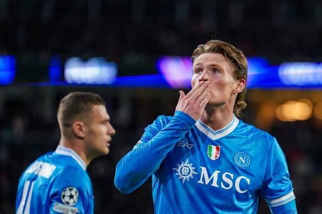 2025-10-21 PSV v SSC Napoli - UEFA Champions League 2025 26 League Phase MD3 EINDHOVEN, NETHERLANDS - OCTOBER 21: Scott McTominay of SSC Napoli celebrates after scoring his teams first goal during the UEFA Champions League 2025 26 League Phase MD3 match between PSV and SSC Napoli at Philips Stadion on October 21, 2025 in Eindhoven, Netherlands. Eindhoven Philips Stadion Netherlands Content not available for redistribution in The Netherlands directly or indirectly through any third parties. Copyright: xJorisxVerwijstx