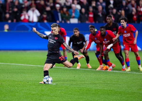 Leverkusen, Bayarena, 21.10.2025: Alejandro Grimaldo of Leverkusen misses the penalty during the Championsleague match Bayer 04 Leverkusen vs. Paris St. Germain.