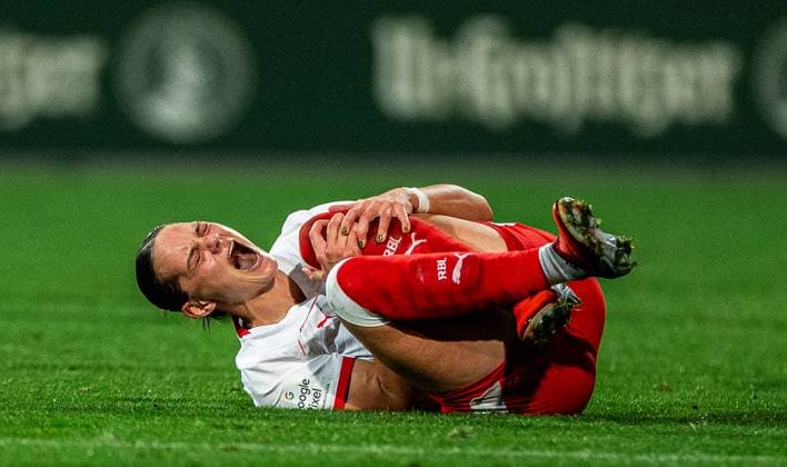 Leipzigs Giovanna Hoffmann verletzt sich am Knie. Fussball 1. Frauen Bundesliga, 6. Spieltag: RB Leipzig - SGS Essen. 10. Oktober 2025: Leipzig, Trainingszentrum am Cottaweg. RB Leipzig - SGS Essen
