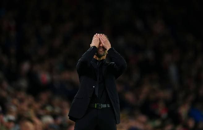 Atletico Madrid manager Diego Simeone reacts to a chance early in the second half Arsenal v Atletico Madrid, UEFA Champions League, Group Stage, Football, Emirates Stadium, London, UK - 21 Oct 2025London Emirates Stadium United Kingdom EDITORIAL USE ONLY No use with unauthorised audio, video, data, fixture lists, club league logos or live services. Online in-match use limited to 120 images, no video emulation. No use in betting, games or single club league player publications. Copyright: xJavierxGarcia Shutterstockx 15552302ai