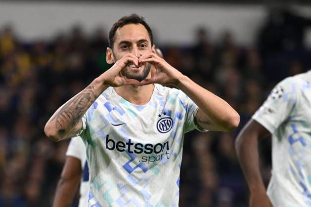 Royale Union Saint-Gilloise v Inter Milan - UEFA Champions League BRUSSELS, BELGIUM - OCTOBER 21 : Calhanoglu Hakan midfielder of FC Internazionale Milano celebrating scoring a goal (0-3) during the UEFA Champions League 2025 26 League Phase MD3 match between Royale Union Saint-Gilloise and Inter Milan on October 21, 2025 in Brussels, Belgium, 21 10 2025 Brussels Belgium  Copyright: xNicoxVereeckenx