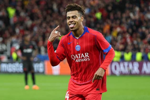 Champions League - Bayer 04 Leverkusen - Paris Saint-Germain am 21.10.2025 in der BayArena in Leverkusen Jubel, Torjubel, Torschuetze, Torschütze Desire Doue (Paris 14) jubelt nach seinem Tor zum 1 zu 4