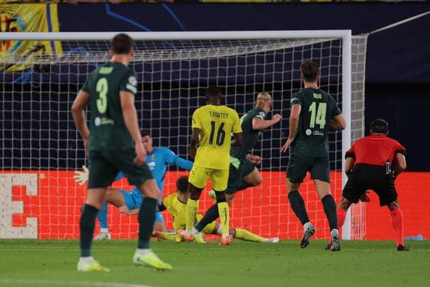 Erling Haaland ( 9 - Manchester City) scores a goal during Villarreal CF vs Manchester City FC, UEFA Champions League football match in Vila-real, Spain, October 21 2025  Copyright: xNicolaxMastronardi IPAxSportx xipa-agency.netx xx IPA_66904265 IPA_Agency_IPA66904265