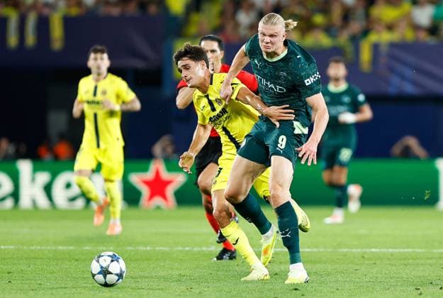 Erling Haaland of Manchester City is challenged by Sergi Cardona of Villarreal Villarreal v Manchester City, UEFA Champions League, Group Stage, Football, Estadi de la Cermica, Villarreal, Spain - 21 Oct 2025Villarreal Estadi de la Ceràmica United Kingdom EDITORIAL USE ONLY No use with unauthorised audio, video, data, fixture lists, club league logos or live services. Online in-match use limited to 120 images, no video emulation. No use in betting, games or single club league player publications. Copyright: xRubenxAlbarran Shutterstockx 15552307cb