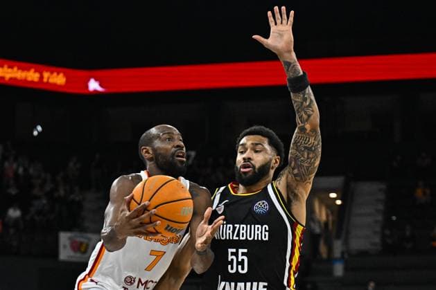 Galatasaray MCT Technic v Wurzburg Baskets - Basketball FIBA Champions League ISTANBUL, TURKIYE - OCTOBER 21: Galatasaray MCT Technic’s Will Cummings (7) in action against David Muenkat (55) of Wurzburg Baskets during the Basketball FIBA Champions League Group E match between Galatasaray MCT Technic and Wurzburg Baskets in Istanbul, Turkiye, on October 21, 2025. Muhammed Enes Yildirim Anadolu Istanbul Turkey. Editorial use only. Please get in touch for any other usage.  Copyright: x2025xAnadoluxMuhammedxEnesxYÄ±ldÄ±rÄ±mx
