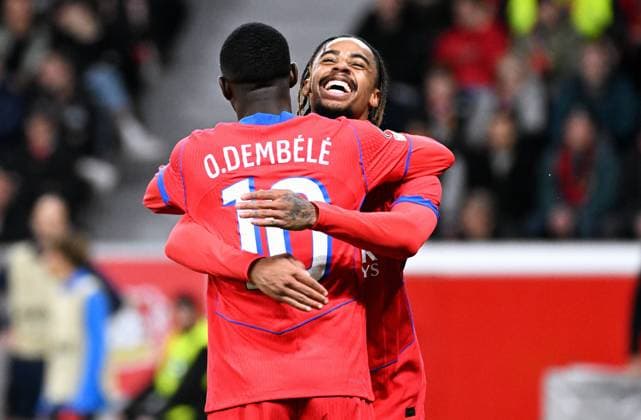 Fussball, Champions League, Deutschland, Herren, Saison 2025 2026, 3. Spieltag, BayArena Leverkusen: Bayer Leverkusen - FC Paris Saint-Germain; Jubel Ousmane Dembele (PSG) nach seinem Tor zum 2:6, zusammen mit Bradley Barcola (PSG). Jubel, Freude, Aktion.