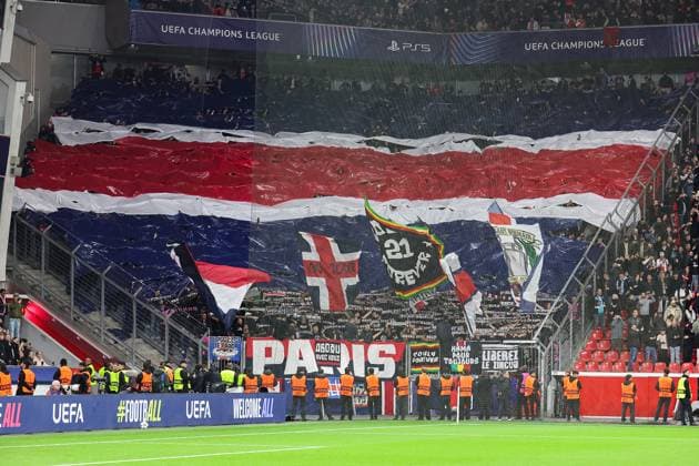 Champions League - Bayer 04 Leverkusen - Paris Saint-Germain am 21.10.2025 in der BayArena in Leverkusen Die PSG Fans im Gästeblock mit einer Choreographie