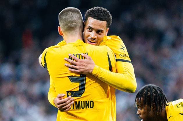 21.10.2025 - Fußball, 2025 2026, Champions League, 3. Spieltag, FC Kopenhagen - Borussia Dortmund: (R) Felix Nmecha (Dortmund) jubelt nach seinem Tor zum 1:3 mit (L) Waldemar Anton (Dortmund)