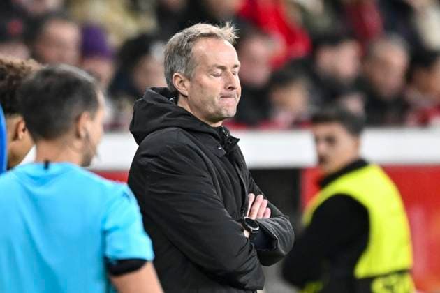 Kasper Hjulmand (Leverkusen Coach)unzufrieden enttäuscht enttaeuscht niedergeschlagen frustriert, 21.10.2025 Fussball Champions League, Bayer Leverkusen vs Paris Saint-Germain, BayArena, Leverkusen, *** Kasper Hjulmand Leverkusen Coach dissatisfied disappointed dejected frustrated, 21 10 2025 Soccer Champions League, Bayer Leverkusen vs Paris Saint Germain, BayArena, Leverkusen, Copyright: xpepphotox xHorstxMauelshagenx pep00321, pep_20251021_hm_172639