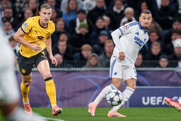 Champions League: FC Copenhagen - Borussia Dortmund FCK s Jordan Larsson and Borussia Dortmund s Nico Schlotterbeck during the Champions League match between FC Copenhagen and Borussia Dortmund at Parken in Copenhagen on Tuesday, October 21, 2025. (Photo: Liselotte Sabroe Ritzau Scanpix) , Copenhagen Denmark Copyright: Ritzau Scanpix LiselottexSabroex spdk20251021-220032-L