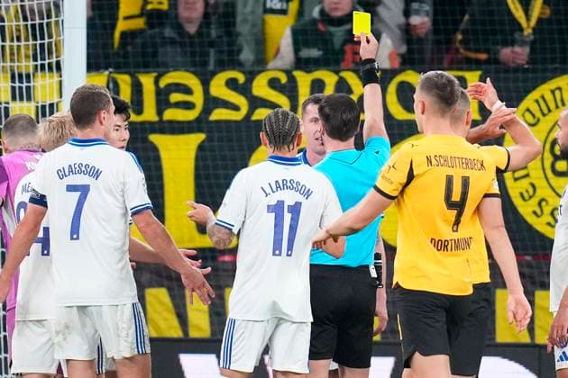Champions League: FC Copenhagen - Borussia Dortmund Referee Danny Makkelie awards a penalty to Borussia Dortmund during the Champions League match between FC Copenhagen and Borussia Dortmund at Parken in Copenhagen on Tuesday, October 21, 2025. (Photo: Liselotte Sabroe Scanpix 2025) , Copenhagen Denmark Copyright: LiselottexSabroex spdk20251021-221933-L