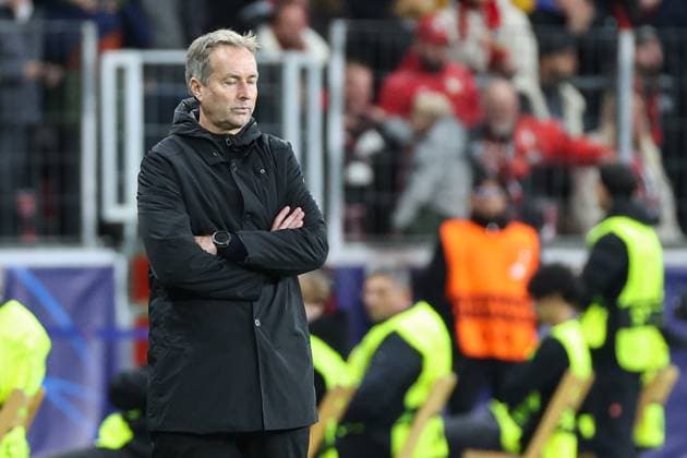 Champions League - Bayer 04 Leverkusen - Paris Saint-Germain am 21.10.2025 in der BayArena in Leverkusen Trainer Kasper Hjulmand (Leverkusen) unzufrieden, enttäuscht, enttaeuscht, niedergeschlagen