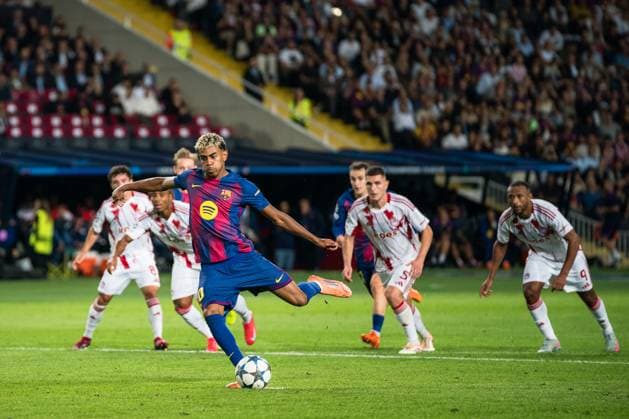 (251022) -- BARCELONA, Oct. 22, 2025 -- Lamine Yamal (front) of FC Barcelona, Barca scores a penalty during the Champions League football match between FC Barcelona and Olympiacos in Barcelona, Spain, Oct. 21, 2025. (Photo by Xinhua) (SP)SPAIN-BARCELONA-FOOTBALL-CHAMPIONS LEAGUE-FC BARCELONA-OLYMPIACOS Joanxgosa 
