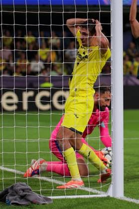 Santi Comesana ( 14 - Villarreal CF) desesperate during Villarreal CF vs Manchester City FC, UEFA Champions League football match in Vila-real, Spain, October 21 2025  Copyright: xNicolaxMastronardi IPAxSportx xipa-agency.netx xx IPA_66918368 IPA_Agency_IPA66918368