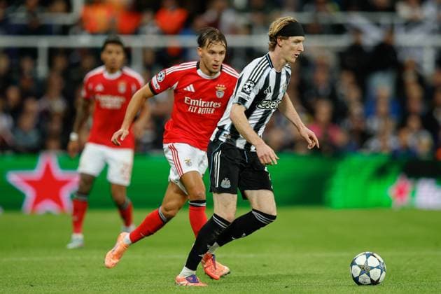 21st October 2025; St James Park, Newcastle, England; UEFA Champions League Football, Newcastle United versus Benfica; Anthony Gordon of Newcastle United runs with the ball  CraigxCowan