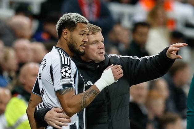 21st October 2025; St James Park, Newcastle, England; UEFA Champions League Football, Newcastle United versus Benfica; Newcastle United manager Eddie Howe gives Joelinton of Newcastle United instructions  CraigxCowan