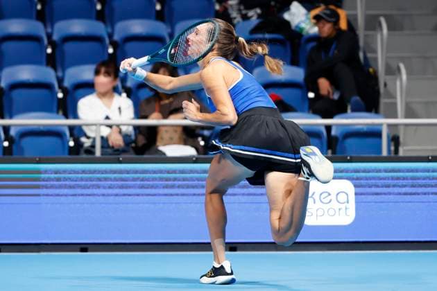 October 22, 2025, Tokyo, Japan: McCartney KESSLER (USA) in action against Linda NOSKOVA (CZE) during their match at the Toray Pan Pacific Open Tennis at Ariake Colosseum in Tokyo. The tournament runs from October 20 to 36. Noskova won 7-5, 3-6, 4-6. Tokyo Japan - ZUMAm191 20251022_aap_m191_009 Copyright: xRodrigoxReyesxMarinx